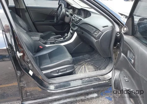 2013 Honda Accord Touring z USA, uszkodzony, nr VIN 1HGCR3F98DA042623